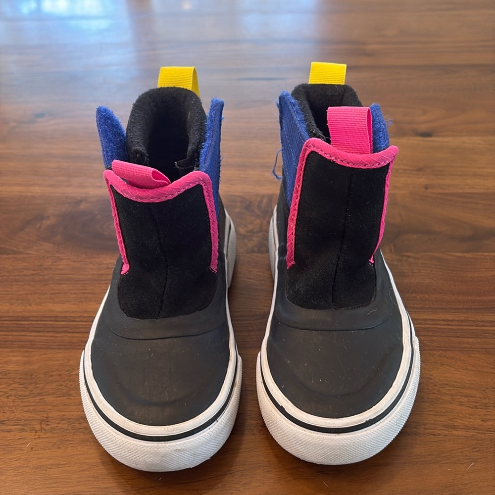 Vans MTE kids winter boots. Size US 10.5, EU 27